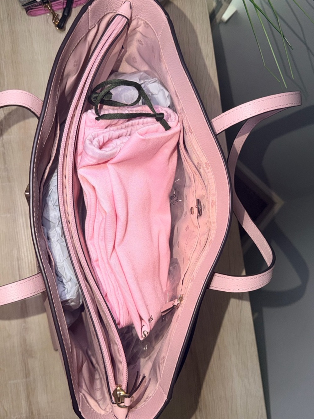KATE SPADE (AUTHENTIC) Pink Structured Tote Handbag - Classic Everyday Carry - Picture 3 of 6